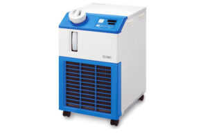 SMC thermo-chiller standaardtype met wit-blauwe behuizing op wielen